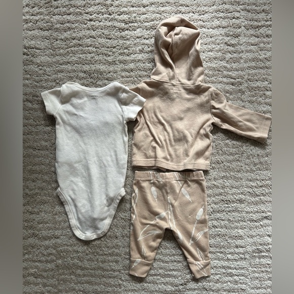 Carter’s 3m 3pc set - Picture 2 of 5